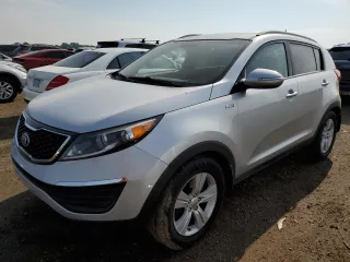 2013 Kia Sportage LX z VIN KNDPBCA27D7399464, wystawiony jako Copart lot #59901345 z przebiegiem 121 390 mil mil oraz Czysty tytuł • Clean title. Historia ofert i sprzedaży dostępna na DreamBid. Obrazek 1.
