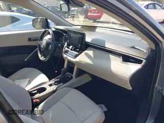 2022 Toyota Corolla Cross L with VIN 7MUAAABGXNV035110, listed as a IAAI auction lot 42562359 with 17,106 mi miles and . Bid and sale history available at DreamBid. Image 5.