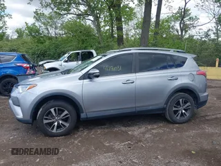2018 Toyota RAV4 XLE z VIN 2T3WFREV1JW427878, wystawiony jako IAAI lot #42191031 z przebiegiem 97 264 mil mil oraz . Historia ofert i sprzedaży dostępna na DreamBid. Obrazek 14.