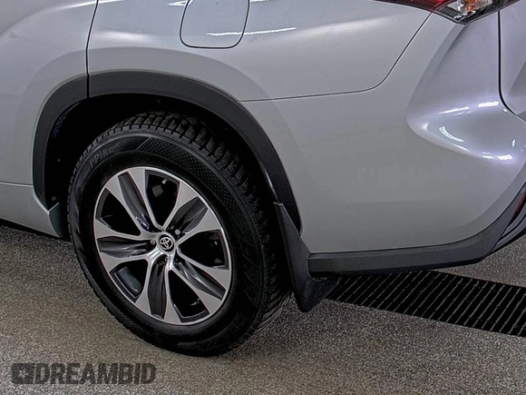 2021 Toyota Highlander XLE with VIN 5TDHZRBH0MS558143, listed as a IAAI auction lot 42859323 with 41,722 mi miles and . Bid and sale history available at DreamBid. Image 20.