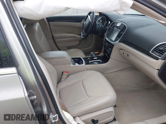 2014 Chrysler 300 z VIN 2C3CCAAG5EH200370, wystawiony jako IAAI lot #41938110 z przebiegiem 83 861 mil mil oraz . Historia ofert i sprzedaży dostępna na DreamBid. Obrazek 5.