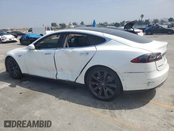 2013 Tesla Model S Performance z VIN 5YJSA1DP1DFP20689, wystawiony jako Copart lot #56869305 z przebiegiem Nie podano mil oraz Szkoda całkowita • Salvage title. Historia ofert i sprzedaży dostępna na DreamBid. Obrazek 2.