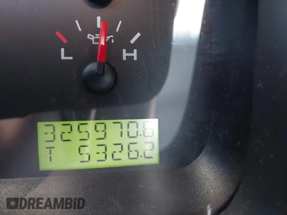 2005 Ford F-150 STX with VIN 1FTRX14W75FB45211, listed as a IAAI auction lot 41998529 with 325,970 mi miles. Bid and sale history available at carsss.com. Image 7.