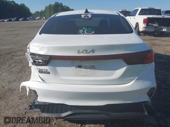 2024 Kia Forte LXS z VIN 3KPF24AD0RE778218, wystawiony jako IAAI lot #42302168 z przebiegiem 57 661 mil mil oraz . Historia ofert i sprzedaży dostępna na DreamBid. Obrazek 16.