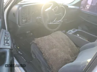 2001 Chevrolet Silverado 1500HD LS z VIN 1GCGC13U21F143976, wystawiony jako Copart lot #85952204 z przebiegiem Nie podano mil oraz Nie do naprawy • Non repairable. Historia ofert i sprzedaży dostępna na DreamBid. Obrazek 8.