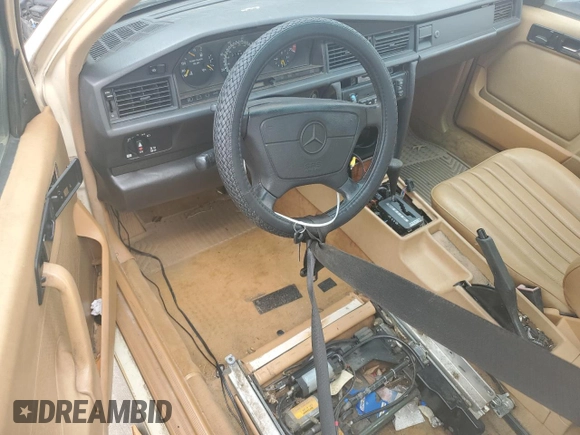 1993 Mercedes-Benz 190 z VIN WDBDA29D1PG074415, wystawiony jako Copart lot #51626555 z przebiegiem 219 450 mil mil oraz Tytuł czysty. Historia ofert i sprzedaży dostępna na DreamBid. Obrazek 8.