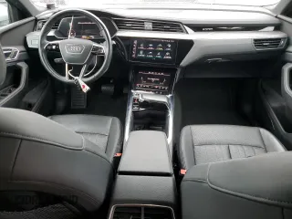 2023 Audi e-tron Sportback Premium Plus z VIN WA12ABGE1PB007387, wystawiony jako Copart lot #50734225 z przebiegiem 48 484 mil mil oraz Szkoda całkowita • Salvage title. Historia ofert i sprzedaży dostępna na DreamBid. Obrazek 8.