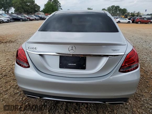 2016 Mercedes-Benz C 300 z VIN 55SWF4JB3GU176843, wystawiony jako Copart lot #57259905 z przebiegiem 87 361 mil mil oraz Szkoda całkowita • Salvage title. Historia ofert i sprzedaży dostępna na DreamBid. Obrazek 6.