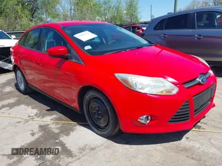 2012 Ford Focus SE z VIN 1FAHP3F23CL333598, wystawiony jako IAAI lot #41970172 z przebiegiem 209 969 mil mil oraz . Historia ofert i sprzedaży dostępna na DreamBid. Obrazek 1.