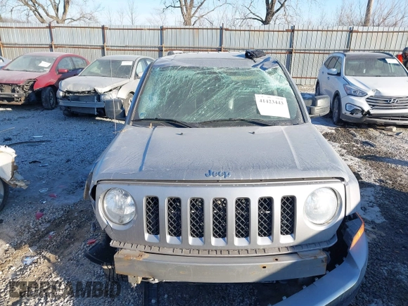 2016 Jeep Patriot Latitude with VIN 1C4NJRFB2GD647292, listed as a IAAI auction lot 41423443 with 88,905 mi miles and . Bid and sale history available at carsss.com. Image 11.