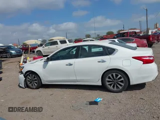 2017 Nissan Altima 2.5 SV with VIN 1N4AL3AP2HC272235, listed as a IAAI auction lot 41869314 with 52,705 mi miles. Bid and sale history available at carsss.com. Image 14.