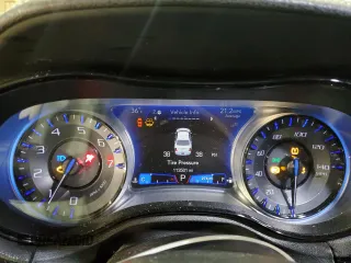 2019 Chrysler 300 S z VIN 2C3CCAGG1KH632103, wystawiony jako Copart lot #44541055 z przebiegiem 113 501 mil mil oraz Szkoda całkowita • Salvage title. Historia ofert i sprzedaży dostępna na DreamBid. Obrazek 9.