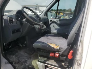 2006 Freightliner Sprinter z VIN WDYPD744965964511, wystawiony jako Copart lot #57107925 z przebiegiem 313 895 mil mil oraz Tytuł czysty. Historia ofert i sprzedaży dostępna na DreamBid. Obrazek 7.