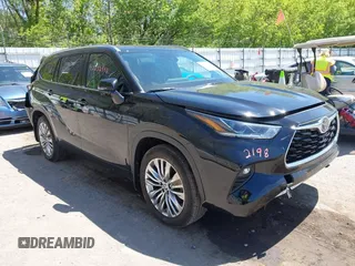 2024 Toyota Highlander LE z VIN 5TDKDRBH6RS539642, wystawiony jako IAAI lot #42232198 z przebiegiem 13 148 mil mil oraz . Historia ofert i sprzedaży dostępna na DreamBid. Obrazek 1.