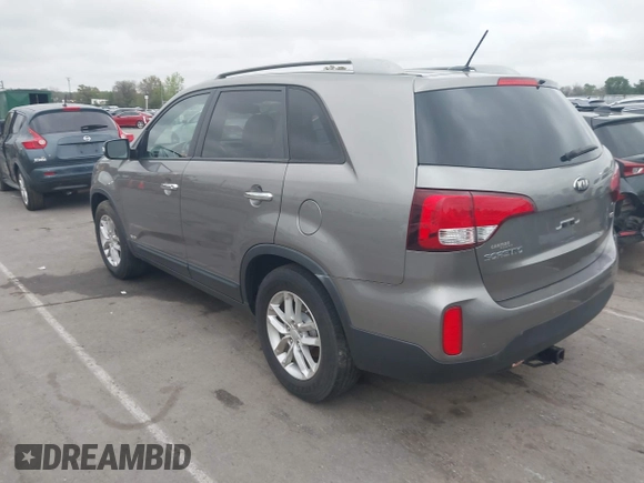 2015 Kia Sorento LX with VIN 5XYKTCA69FG572045, listed as a IAAI auction lot 41960132 with 152,400 mi miles. Bid and sale history available at carsss.com. Image 3.