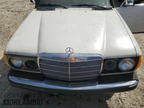 1985 Mercedes-Benz 300 with VIN WDBAB33C5FA264693, listed as a Copart auction lot 47318655 with 241,531 mi miles and Clean Title. Bid and sale history available at DreamBid. Image 11.