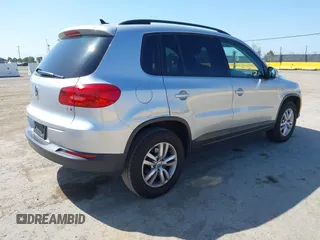 2017 Volkswagen Tiguan S z VIN WVGAV7AX5HK016877, wystawiony jako IAAI lot #42174845 z przebiegiem 99 334 mil mil oraz . Historia ofert i sprzedaży dostępna na DreamBid. Obrazek 4.