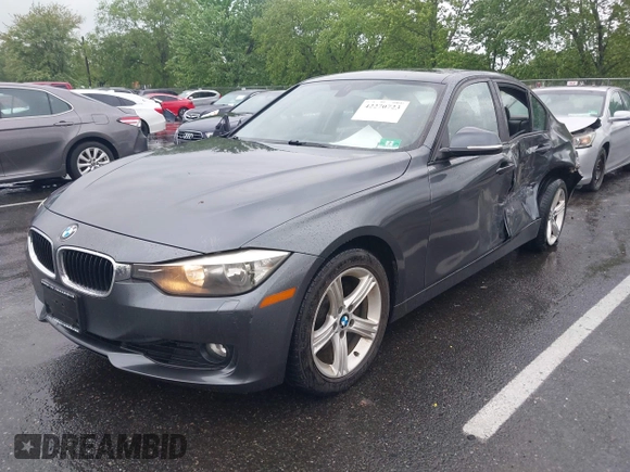 2014 BMW 3 Series 328i xDrive z VIN WBA3B5G51ENS09342, wystawiony jako IAAI lot #42270723 z przebiegiem 169 064 mil mil oraz . Historia ofert i sprzedaży dostępna na DreamBid. Obrazek 17.