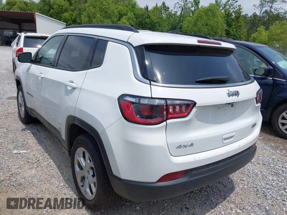 2024 Jeep Compass Latitude with VIN 3C4NJDBNXRT119192, listed as a IAAI auction lot 42191433 with 29,075 mi miles and . Bid and sale history available at carsss.com. Image 3.