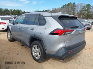 2021 Toyota RAV4 Hybrid LE z VIN JTMLWRFV8MD129136, wystawiony jako IAAI lot #41644636 z przebiegiem 82 253 mil mil oraz . Historia ofert i sprzedaży dostępna na DreamBid. Obrazek 3.