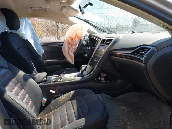 2013 Ford Fusion SE with VIN 3FA6P0HR1DR295193, listed as a IAAI auction lot 41774818 with 184,252 mi miles. Bid and sale history available at carsss.com. Image 5.