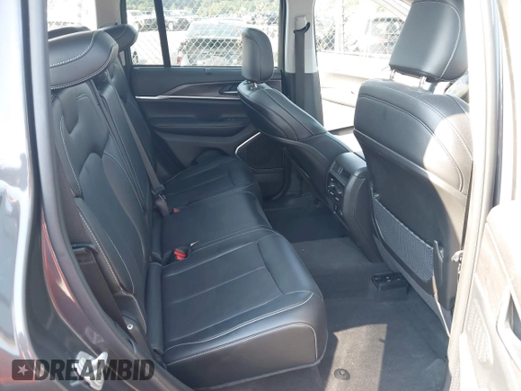 2023 Jeep Grand Cherokee z VIN 1C4RJYB69PC582211, wystawiony jako IAAI lot #40186115 z przebiegiem 3 119 mil mil oraz . Historia ofert i sprzedaży dostępna na DreamBid. Obrazek 8.