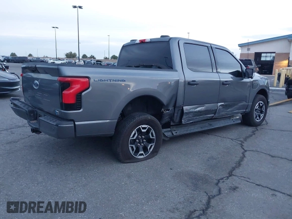 2023 Ford F-150 Lightning Pro z VIN 1FTVW1EL8PWG48559, wystawiony jako IAAI lot #41566599 z przebiegiem 8 830 mil mil oraz . Historia ofert i sprzedaży dostępna na DreamBid. Obrazek 4.