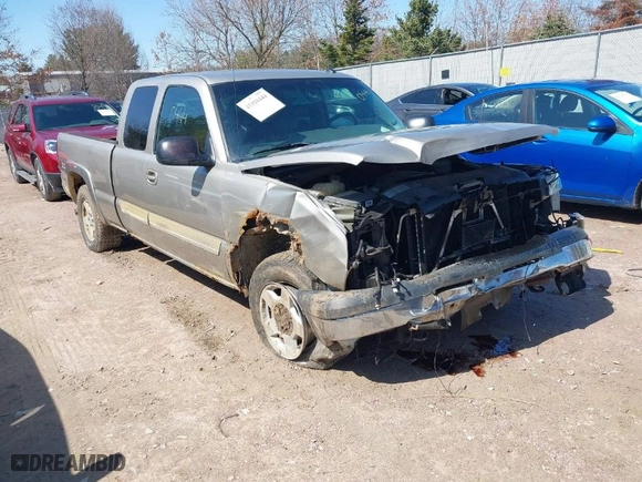 2003 Chevrolet Silverado 1500 LS with VIN 2GCEK19T231104873, listed as a IAAI auction lot 41910444 with 208,692 mi miles. Bid and sale history available at carsss.com. Image 1.