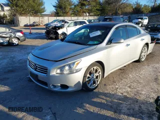 2014 Nissan Maxima SV z VIN 1N4AA5AP7EC442330, wystawiony jako IAAI lot #41288761 z przebiegiem 107 476 mil mil oraz . Historia ofert i sprzedaży dostępna na DreamBid. Obrazek 17.