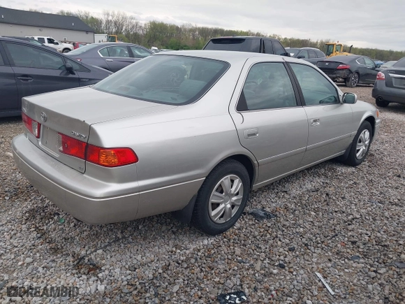 2000 Toyota Camry CE with VIN JT2BG22K2Y0447819, listed as a IAAI auction lot 42082746 with 98,578 mi miles. Bid and sale history available at carsss.com. Image 4.