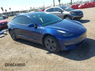 2023 Tesla Model 3 z VIN 5YJ3E1EA9PF556910, wystawiony jako IAAI lot #41680470 z przebiegiem 27 087 mil mil oraz . Historia ofert i sprzedaży dostępna na DreamBid. Obrazek 1.