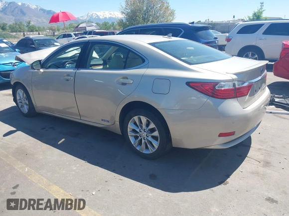 2013 Lexus ES 300h z VIN JTHBW1GG9D2012639, wystawiony jako IAAI lot #42157365 z przebiegiem 102 070 mil mil oraz . Historia ofert i sprzedaży dostępna na DreamBid. Obrazek 3.