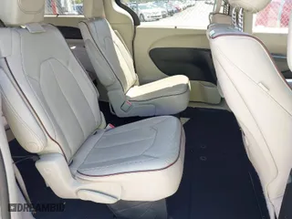 2017 Chrysler Pacifica Limited with VIN 2C4RC1GG5HR531414, listed as a IAAI auction lot 41951438 with 94,676 mi miles. Bid and sale history available at carsss.com. Image 8.