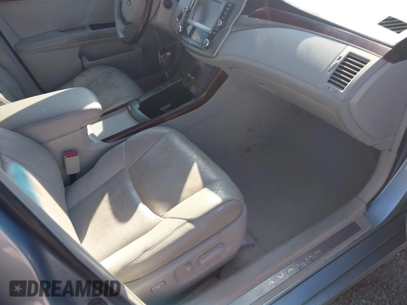 2012 Toyota Avalon z VIN 4T1BK3DB5CU456391, wystawiony jako IAAI lot #41388405 z przebiegiem 107 280 mil mil oraz . Historia ofert i sprzedaży dostępna na DreamBid. Obrazek 5.