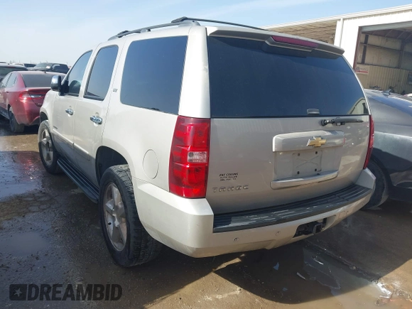 2007 Chevrolet Tahoe LTZ z VIN 1GNFC13J97R379542, wystawiony jako IAAI lot #41742034 z przebiegiem 256 267 mil mil oraz . Historia ofert i sprzedaży dostępna na DreamBid. Obrazek 3.
