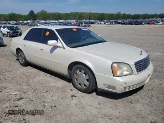 2003 Cadillac DeVille z VIN 1G6KD54Y93U258835, wystawiony jako Copart lot #52595785 z przebiegiem 215 289 mil mil oraz Szkody całkowita. Historia ofert i sprzedaży dostępna na DreamBid. Obrazek 4.