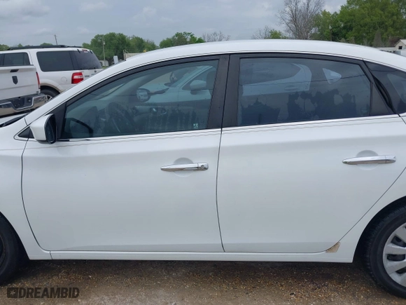 2014 Nissan Sentra SR with VIN 3N1AB7AP1EY257221, listed as a IAAI auction lot 41868576 with 118,275 mi miles. Bid and sale history available at carsss.com. Image 14.