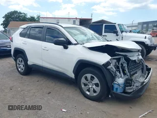 2021 Toyota RAV4 LE z VIN 2T3H1RFV8MW182801, wystawiony jako IAAI lot #42519435 z przebiegiem 44 932 mil mil oraz . Historia ofert i sprzedaży dostępna na DreamBid. Obrazek 1.