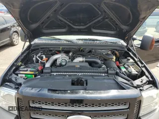 2005 Ford Excursion Eddie Bauer z VIN 1FMSU45P25EA74441, wystawiony jako Copart lot #64577505 z przebiegiem 253 179 mil mil oraz Czysty tytuł • Clean title. Historia ofert i sprzedaży dostępna na DreamBid. Obrazek 12.