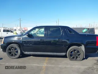 2008 Cadillac Escalade EXT z VIN 3GYFK62808G147107, wystawiony jako IAAI lot #41397796 z przebiegiem Nie podano mil oraz . Historia ofert i sprzedaży dostępna na DreamBid. Obrazek 14.