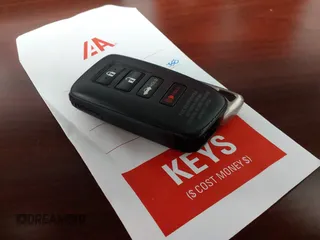 2019 Lexus RC 350 z VIN JTHHZ5BC8K5020322, wystawiony jako IAAI lot #41628891 z przebiegiem 49 379 mil mil oraz . Historia ofert i sprzedaży dostępna na DreamBid. Obrazek 11.