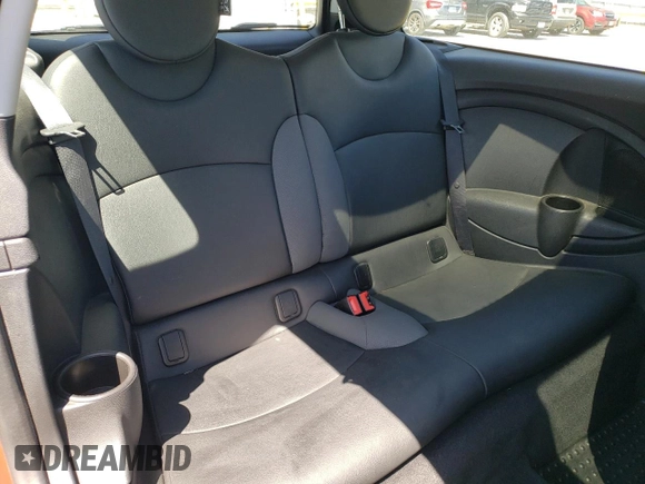 2010 MINI Clubman z VIN WMWML3C54ATX51214, wystawiony jako Copart lot #55023975 z przebiegiem 148 534 mil mil oraz Czysty tytuł • Clean title. Historia ofert i sprzedaży dostępna na DreamBid. Obrazek 10.