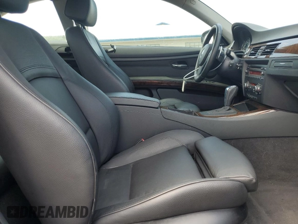 2011 BMW 3 Series 328i xDrive z VIN WBAKF3C55BE442596, wystawiony jako Copart lot #55130345 z przebiegiem 95 848 mil mil oraz Szkody całkowita. Historia ofert i sprzedaży dostępna na DreamBid. Obrazek 10.