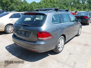 2010 Volkswagen Jetta TDI z VIN 3VWPL7AJ5AM660293, wystawiony jako IAAI lot #42636927 z przebiegiem 234 740 mil mil oraz . Historia ofert i sprzedaży dostępna na DreamBid. Obrazek 4.