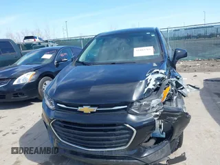 2021 Chevrolet Trax LS z VIN KL7CJKSB8MB303491, wystawiony jako IAAI lot #41803761 z przebiegiem 65 452 mil mil oraz . Historia ofert i sprzedaży dostępna na DreamBid. Obrazek 12.