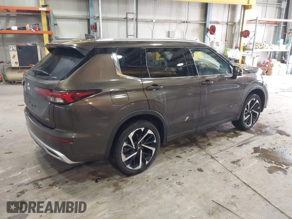2024 Mitsubishi Outlander SEL z VIN JA4J4WA84RZ054131, wystawiony jako IAAI lot #41555718 z przebiegiem 17 559 mil mil oraz . Historia ofert i sprzedaży dostępna na DreamBid. Obrazek 4.