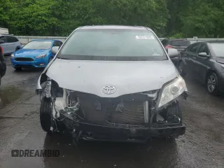2017 Toyota Sienna XLE Auto Access Seat z VIN 5TDYZ3DC8HS848456, wystawiony jako Copart lot #56531805 z przebiegiem 115 716 mil mil oraz Szkoda całkowita • Salvage title. Historia ofert i sprzedaży dostępna na DreamBid. Obrazek 5.