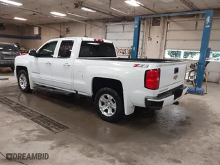 2018 Chevrolet Silverado 1500 LT with VIN 1GCVKREC6JZ239038, listed as a IAAI auction lot 41391604 with 134,129 mi miles. Bid and sale history available at carsss.com. Image 3.