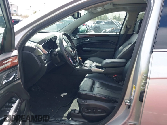 2016 Cadillac SRX Luxury Collection z VIN 3GYFNBE38GS520891, wystawiony jako IAAI lot #41781445 z przebiegiem 52 202 mil mil oraz . Historia ofert i sprzedaży dostępna na DreamBid. Obrazek 5.