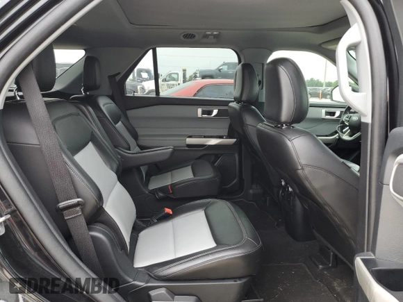 2022 Ford Explorer XLT z VIN 1FMSK7DH6NGB62558, wystawiony jako Copart lot #54575715 z przebiegiem 57 056 mil mil oraz Czysty tytuł • Clean title. Historia ofert i sprzedaży dostępna na DreamBid. Obrazek 11.